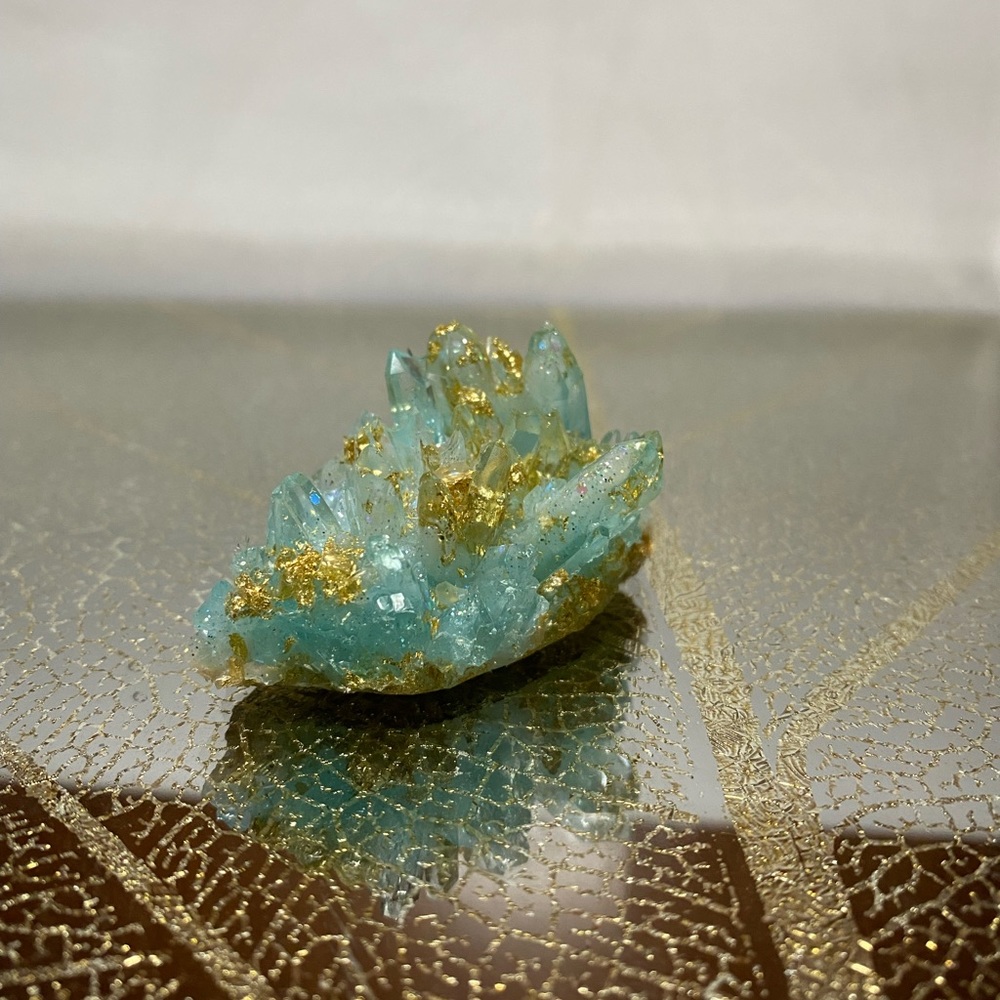 House decoration ~ Frozen light blue crystal cluster with gold flakes 💙🤍 - Picture 14 of 16